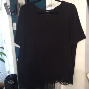 NWOT PLUS SZ 1 TORRID BLACK TOP LAZER CUT DETAIL